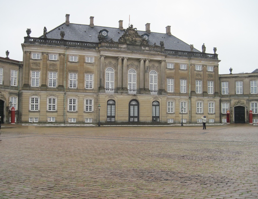 Copenanghen-Palazzo di Amalienborg, la piazza(residenza della regina) 041